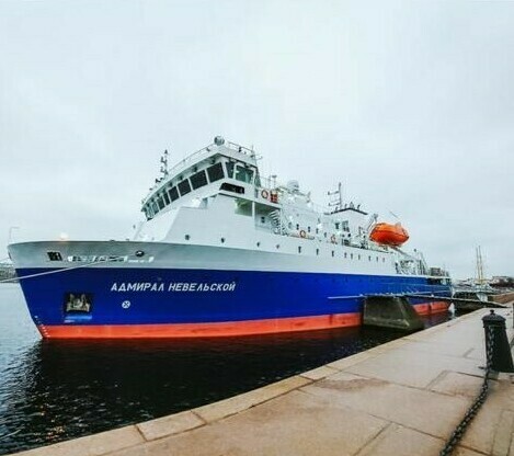 Пассажирское судно "Адмирал Невельской"